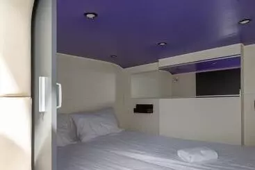 Capsule Hotel Constellation 89