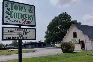 هتل Town And Country Inn
