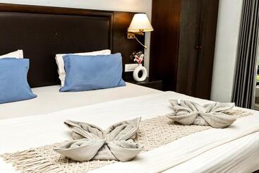 Hotel Fourteen Pods By The Sea