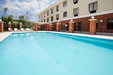 Holiday Inn Express Hotel & Suites Greensboro East, An Ihg
