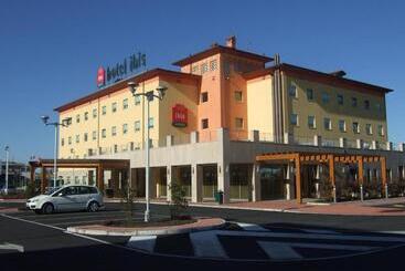 Отель Ibis Como