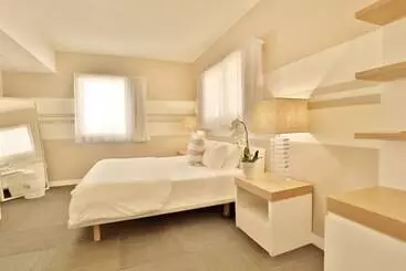 فندق The Local House