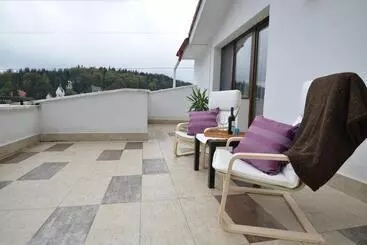 6 Apartments