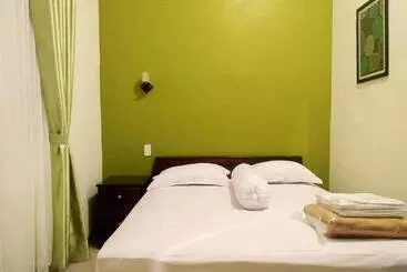 Hotelli Reddoorz Near Pantai Pandan Sibolga 2