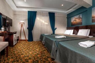 هتل Marinn Deluxe