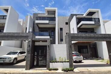 تختخواب و صبحانه Police House