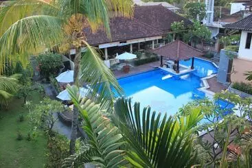 Hotel Bakung Beach Resort