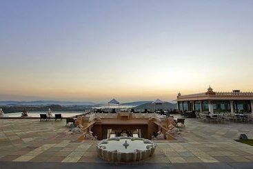 בית מלון כפרי Fateh Garh Resort By Fateh Collection