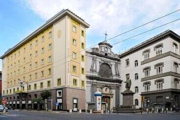 هتل Naples
