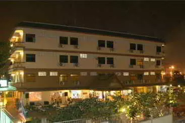 Hotel Queen's Garden Resort At River View