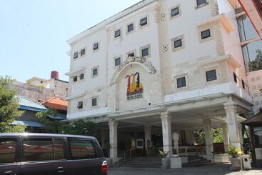 בית מלון כפרי Melasti Kuta Bungalows & Spa