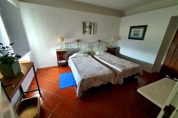 茅舍 Fajã Dos Padres