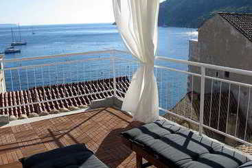 Отель Komiza Provita Guesthouse