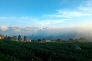 هتل Legend Village Homestay