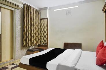 Hotel Collection O Udit Plaza