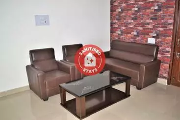Hotel Oyo 82701 Buddha Nivasa Residences Elite