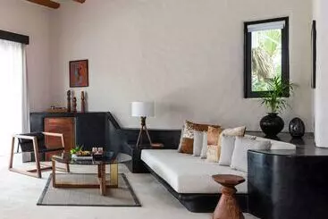 Отель Thompson Zihuatanejo, A Beach Resort, By Hyatt