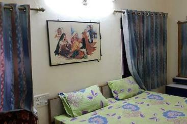 Hotel Budget Stay Between The Hills