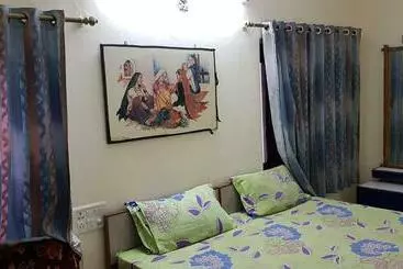 Hotel Budget Stay Between The Hills