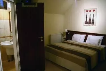 Aamiaismajoitus (B&B) Apát Panzió és étterem