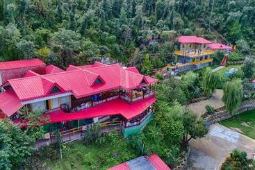 בית מלון כפרי Sherpa Eco Resort