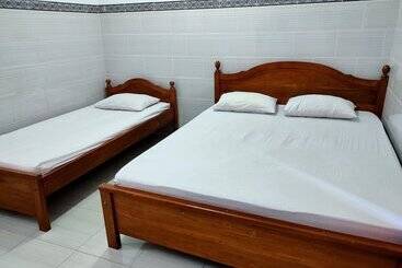 Hotel Keluarga Mekar Jaya Syariah Near Uns Solo