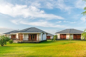 هتل Moyoni Airport Lodge