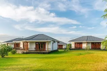 هتل Moyoni Airport Lodge