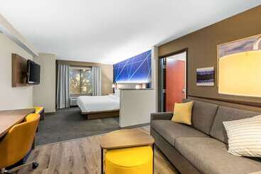 Отель Comfort Suites Vacaville Napa Valley Area