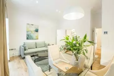 Vakantie-appartementen Royal Residence Elegant 2 Bedroom  Talbot