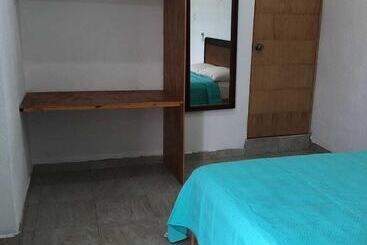 هتل Airport Sleepy Inn