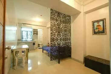 تختخواب و صبحانه Budget Backpackers Transient House Near Naia By Reddoorz