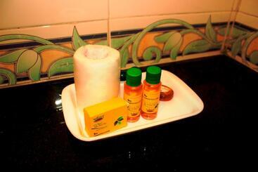 Fabhotel Shiv Rachna