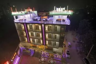 Hotel Twin Towers Inn