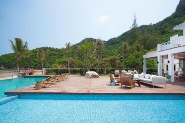 ホテル Hansar Pranburi