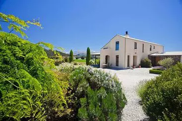 Отель Riverrun Lodge