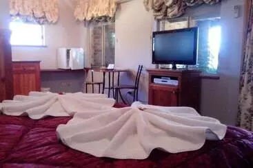 Hotel Robyn S Nest Lakeside Resort