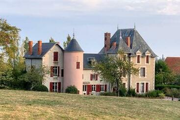 Bed and Breakfast Chateau De La Combe Suites