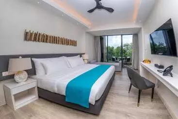 هتل Sky Beach Maldives   Dhiffushi