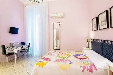 تختخواب و صبحانه Bb Augusteo