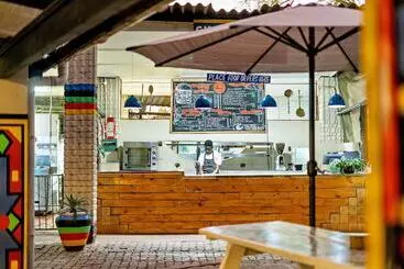 مسافرخانه Shoestrings Backpackers Lodge Vic Falls