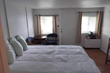 מלון כמוסות Oceanside Ocean Front Cabins