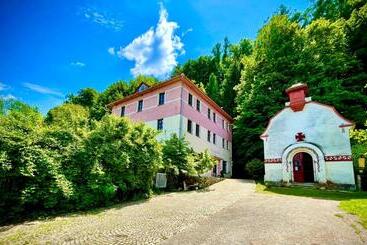 Szálloda Haraburdi® Recyclart