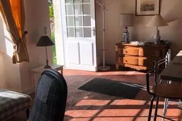 Pensió Grand Gite En Rez De Jardin