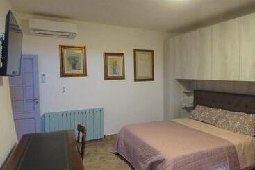 بنسيون Radici Etrusche Sutri