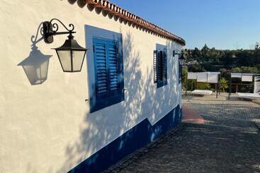 ベッドアンドブレックファースト Montes De Charme