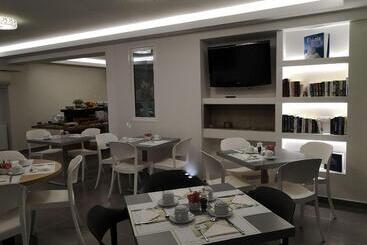 آپارتمانهای توریستها Andrew S Luxury Residence