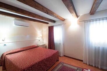 مبيت وإفطار Venice Resorts Guest House