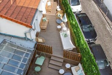 Le Village Montmartre By Hiphophostels