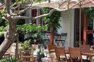 צימר Au Bosquet, Chambre Et Salle De Bains Avec Petit Déjeuner à 600 M Du Centre Dans Un Cadre Calme Et V